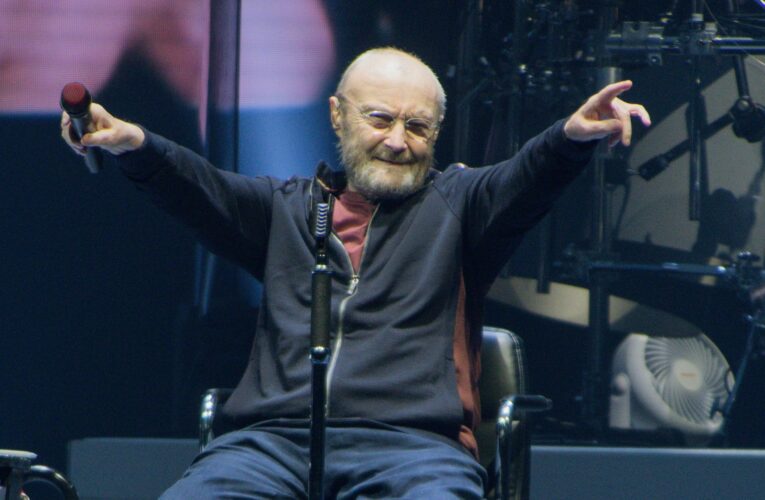 يتلقى الرعاية على مدار الساعة.. نجم الروك البريطاني فيل كولينز يكشف عن معاناته الصحية