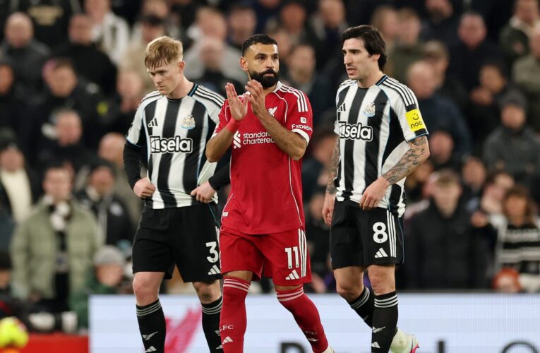 تصرف “لافت” من محمد صلاح مع مشجعي ليفربول بعد مباراة نيوكاسل