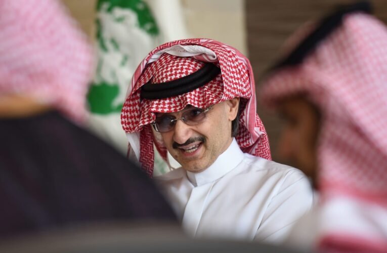 السعودية: 7 صفقات تكفل فيها الوليد بن طلال لفريق الهلال.. تعرّف عليها