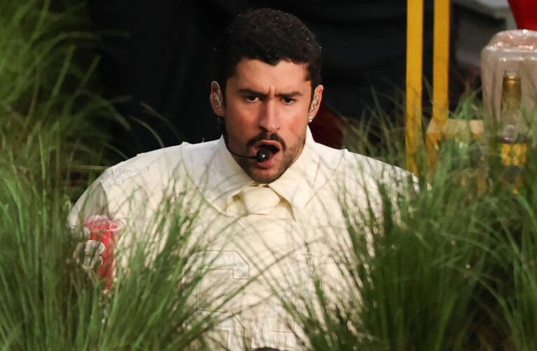 “إهانة لعظمة أمريكا”.. ترامب ينتقد عرض “باد باني” في “سوبر بول”