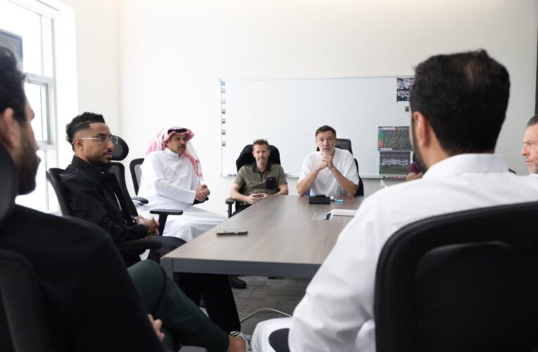 هذا ما دار بين لاعبي الهلال ومدربي المنتخب السعودي قبل مونديال 2026