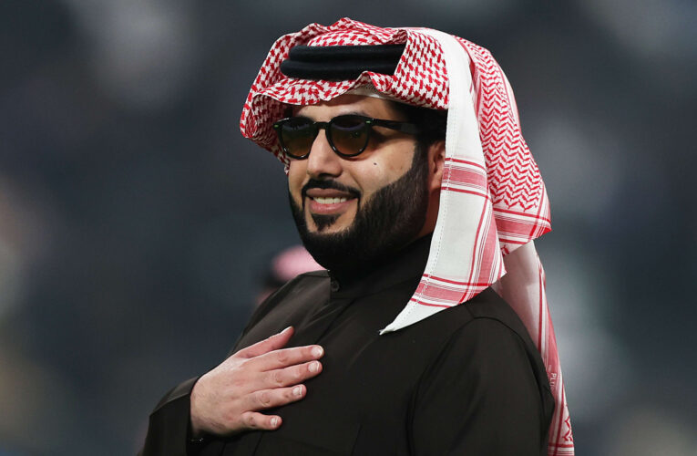 “لا تقدر بثمن”.. تركي آل الشيخ يعلق على فوزه بجائزة عن مشروع “على خطاه”