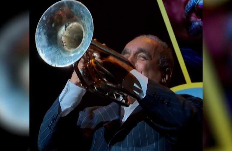 ويلي كولون أسطورة موسيقى السالسا يرحل عن عمر يناهز 75 عامًا