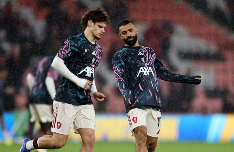 محمد صلاح يمازح زميله كيركيز بنشر صورته وهو يأكل.. والأخير يرد: “كأنني في رمضان”