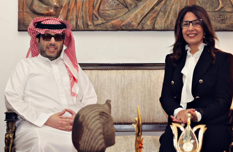 “نزرع الأمل والبهجة”.. تركي آل الشيخ يلتقي بوزيرة الثقافة المصرية