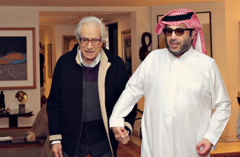 بعد تكريمه في الرياض.. تركي آل الشيخ يزور فاروق حسني بالقاهرة