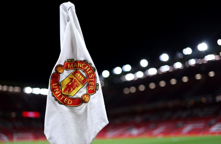 بحضور نصير مزراوي.. مانشستر يونايتد يقيم إفطاراً جماعياً للمسلمين في رمضان