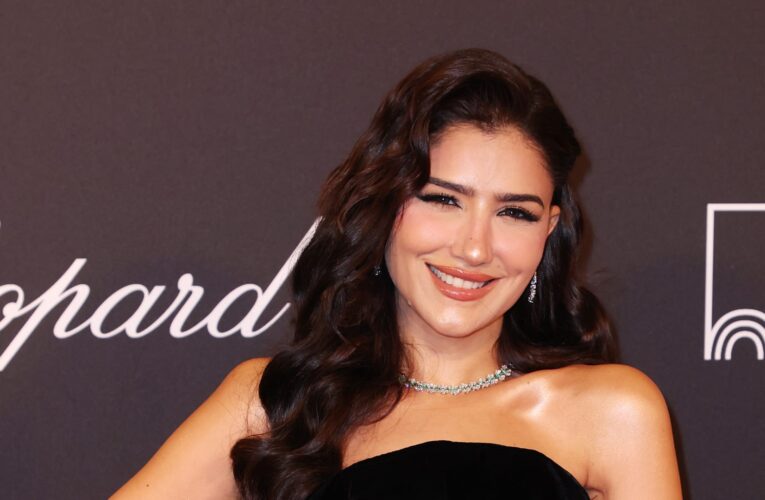 مي عمر تنهي تصوير مسلسل “الست موناليزا” بعد أيام من فقد والدها