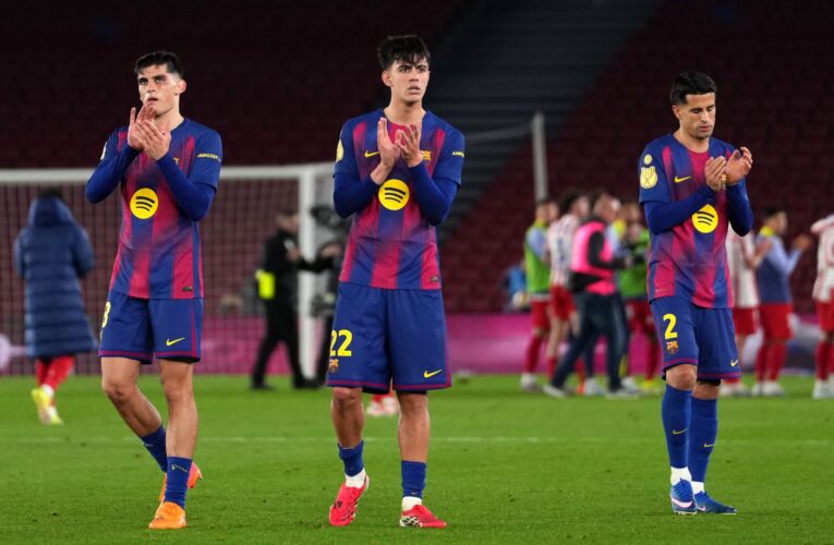 هذا ما فعله جمهور برشلونة مع لاعبيهم بعد الإقصاء من كأس إسبانيا