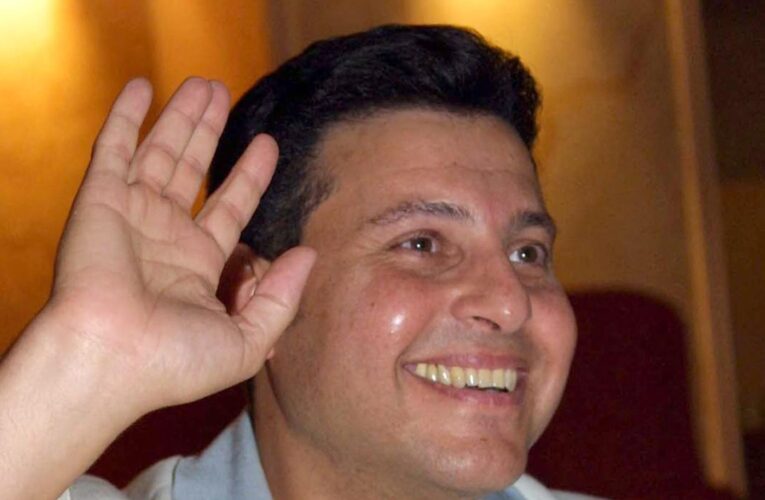 وزير الصحة المصري يزور الفنان هاني شاكر.. إليكم تطورات حالته