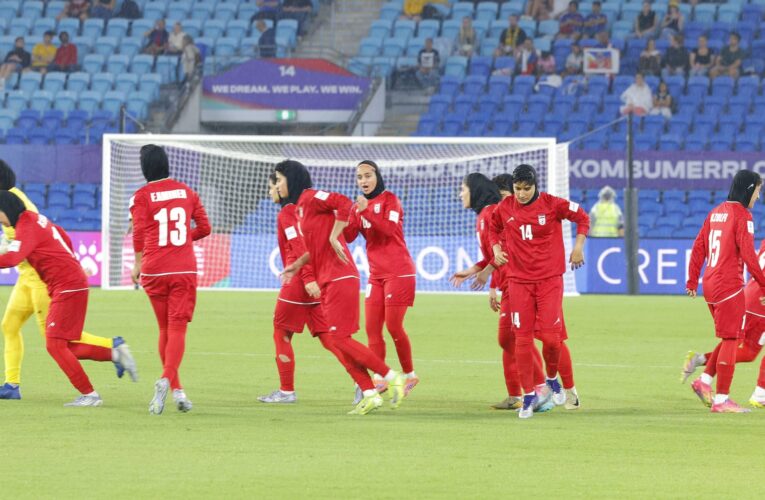 بقاء 7 لاعبات من منتخب إيران في أستراليا وأخريات تغادرن