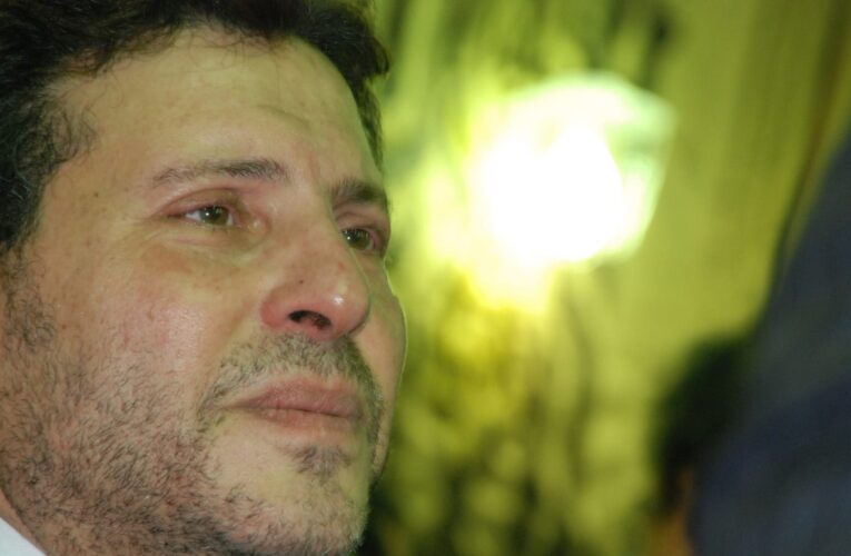 زوجة هاني شاكر توضح سبب قرار سفره لاستكمال العلاج بفرنسا