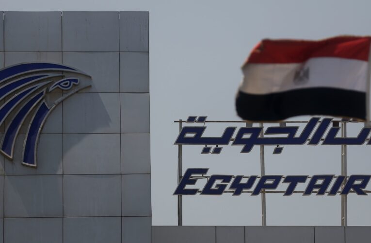 بيان لـ”مصر للطيران” بعد استخدام زيها الرسمي في مشهد فني “غير لائق”