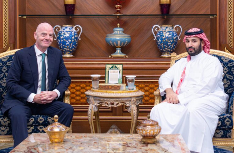 لقاء جديد بين محمد بن سلمان ورئيس “فيفا”.. وهذا ما دار بينهما