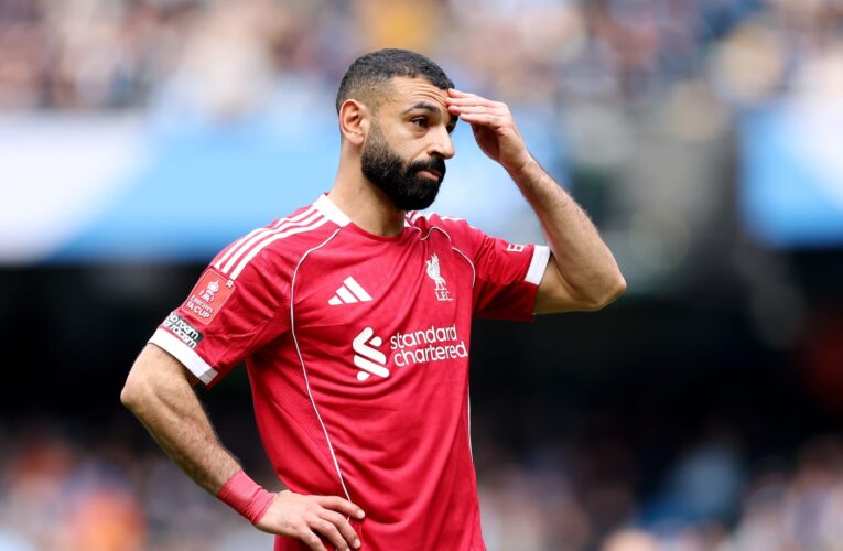 هذا ما فعله محمد صلاح بعد خسارة “ساحقة” لليفربول أمام مانشستر سيتي