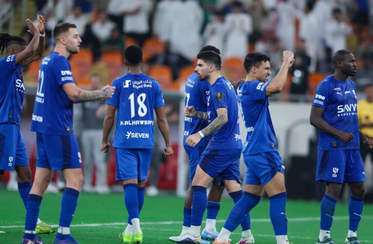 السعودية.. هذا ما فعله لاعبو الهلال مع جماهيرهم بعد التعثر أمام التعاون