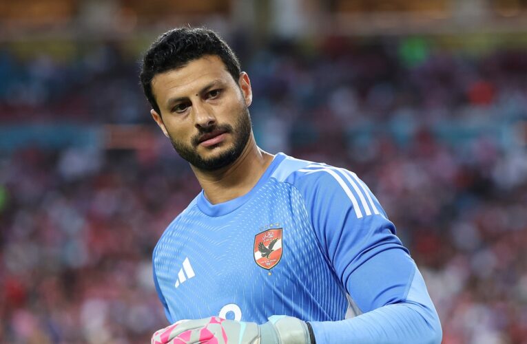 تصرف “صادم” من محمد الشناوي مع الحكم بعد تعادل الأهلي في الدوري المصري