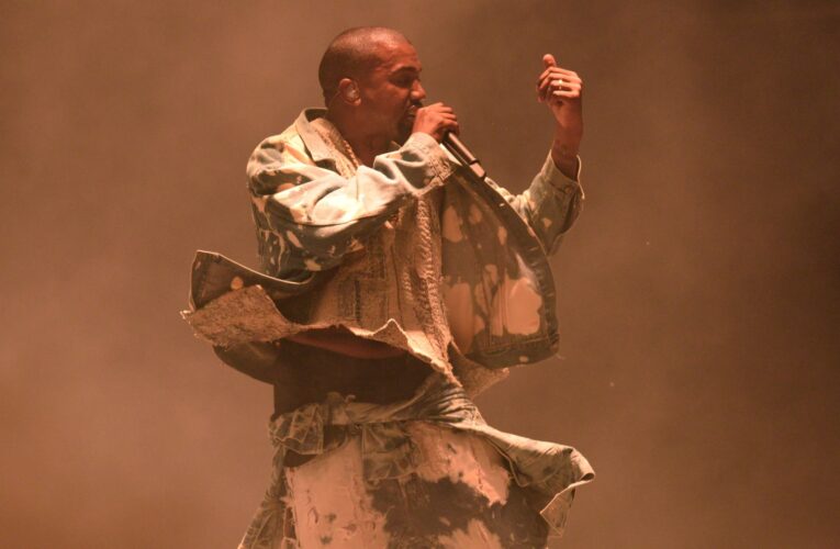 كانيي ويست.. النجم الممنوع من الغناء والمحتفى به في آنٍ واحد