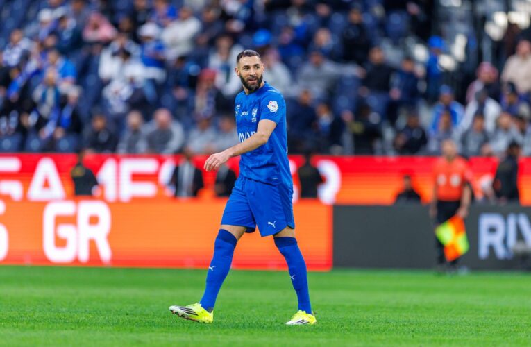 أول تعليق من بنزيما بعد إقصاء الهلال من دوري أبطال آسيا للنخبة