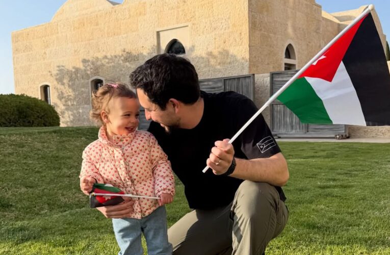 ولي عهد الأردن يشارك احتفال ابنته الأميرة إيمان بيوم العلم