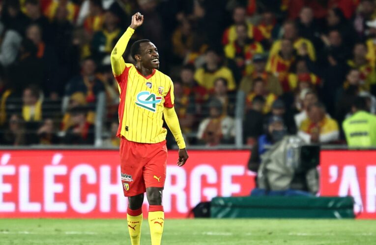 “رفع اسم السعودية مسؤولية وفخر”.. سعود عبدالحميد يعلق على تأهل ناديه لنهائي كأس فرنسا