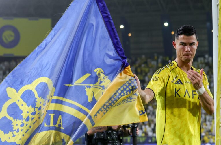 “لدي 5 تشامبيونزليغ”.. تداول لقطة تظهر إشارة وجهها رونالدو لجماهير أهلي جدة