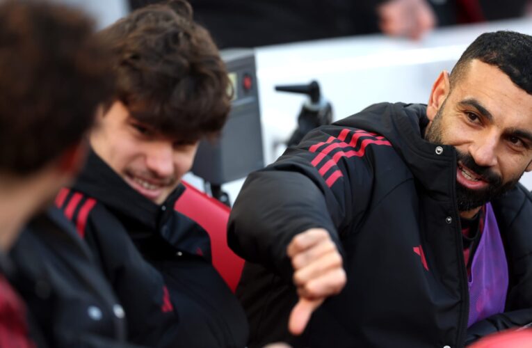 هذا ما فعله محمد صلاح بعد خسارة ليفربول من مانشستر يونايتد