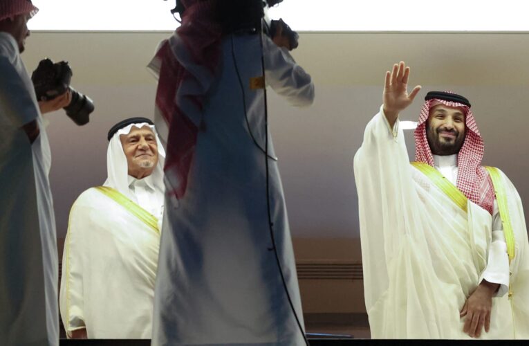 هذا ما فعله الجمهور لحظة ظهور محمد بن سلمان على شاشة ملعب لقاء الهلال والخلود
