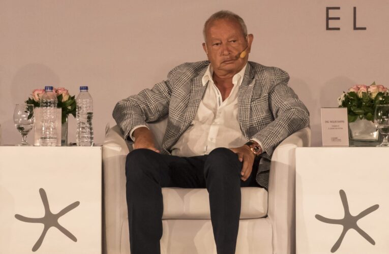 “فخور بأخي”.. نجيب ساويرس يعلق على تأهل أستون فيلا لأول نهائي أوروبي منذ عقود