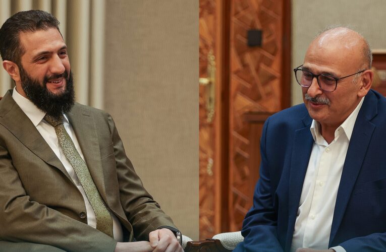 سوريا.. الشرع يستقبل الفنان السوري جمال سليمان في قصر الشعب