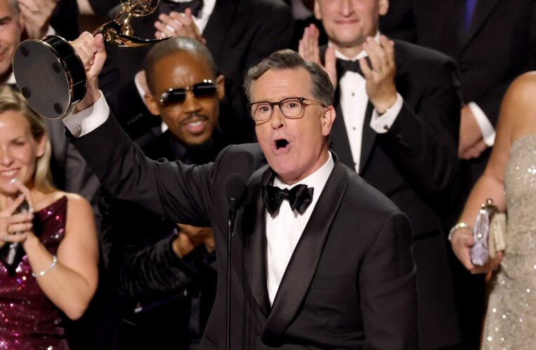 في وداع مؤثر لبرنامج The Late Show.. مذيع CNN: إنها ليلة حزينة أن نرى ستيفن يودعنا