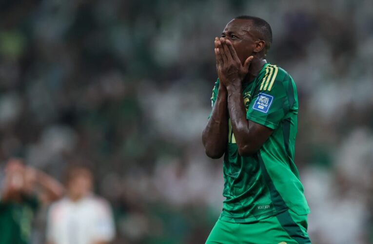 حادثة سرقة تعطل التحاق سعود عبد الحميد بمعسكر المنتخب السعودي