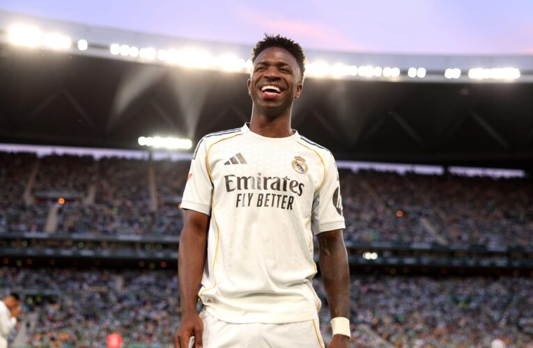 فينيسيوس يجيب مجددًا على سؤال بشأن تجديد عقده مع ريال مدريد