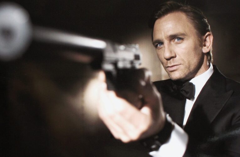 ترامب ينشر صورة له كـ”جيمس بوند” وشخصية الجاسوس 007