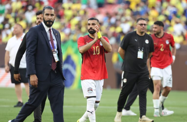 لقطات خطفت الأنظار.. عناق حار وحديث خاص بين محمد صلاح ولاعبي منتخب البرازيل