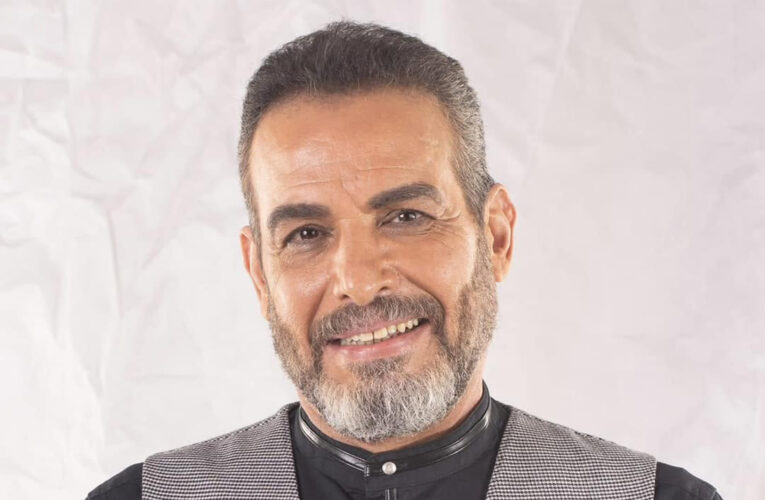 خضع لعملية في الأحبال الصوتية.. أحمد عبدالعزيز بحالة “جيدة”