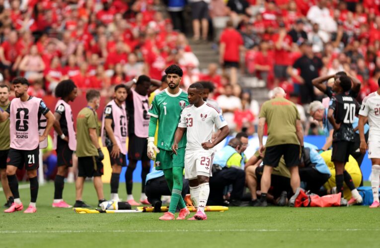 لقطة مونديالية.. لاعب قطري يشعر بالصدمة والندم بعدما تسبب بإصابة خطيرة لنجم كندا