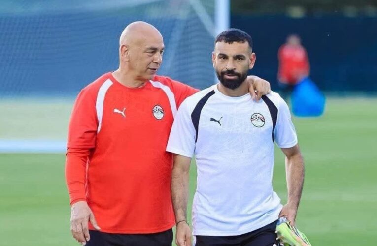 اتحاد الكرة المصري ينشر صورة حديثة لمحمد صلاح وحسام حسن ويعلق بـ5 كلمات