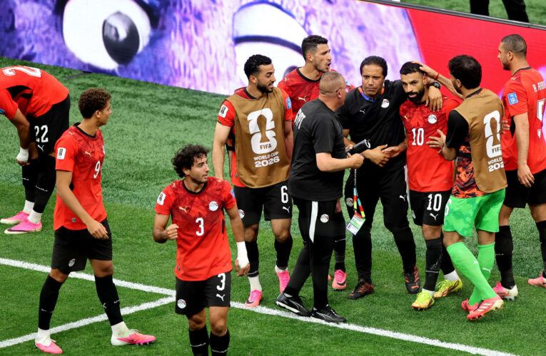 كيف علّق نجيب ساويرس وعلاء مبارك على أول فوز مونديالي لمنتخب مصر؟