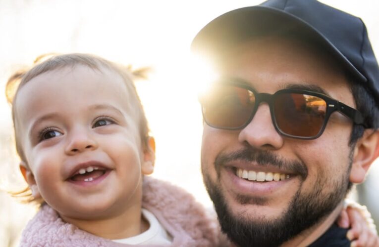 بصورة مع ابنته.. الملكة رانيا تهنئ الأمير الحسين بعيد ميلاده الـ 32