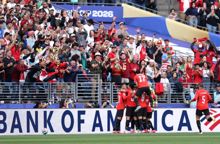 وصول “الفراعنة” إلى مصر.. اللحظات الأولى لاستقبالهم في العلمين