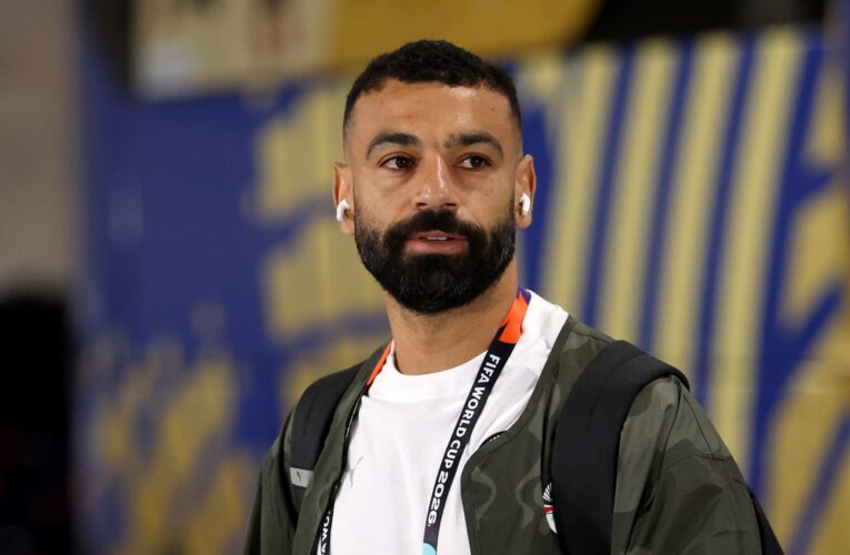 جملة قالها السيسي لمحمد صلاح خلال استقبال منتخب مصر تلقى رواجًا