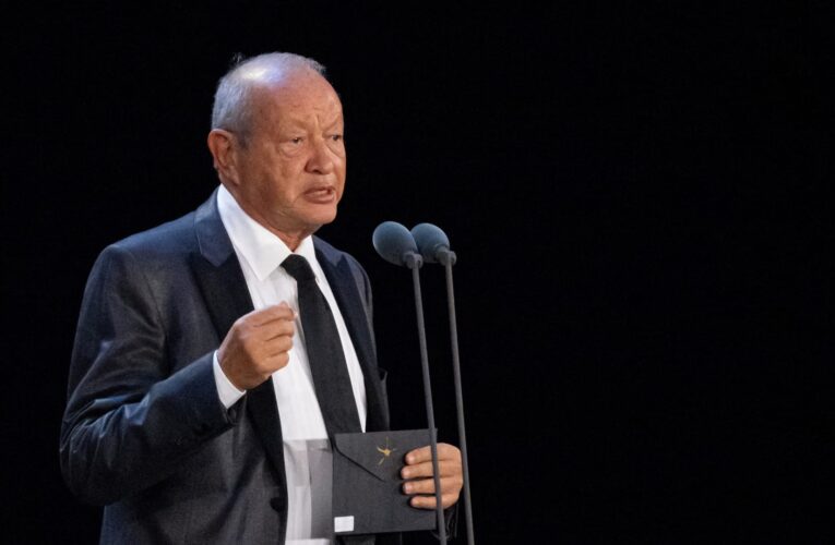 بكلمات “مؤثرة”.. ساويرس يعلق على تصريح متداول لحسام حسن عن المنتخب