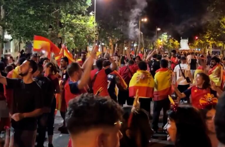 إسبانيا تحتفل بلقبها العالمي الثاني.. فرحة عارمة تجتاح الشوارع بعد النهائي