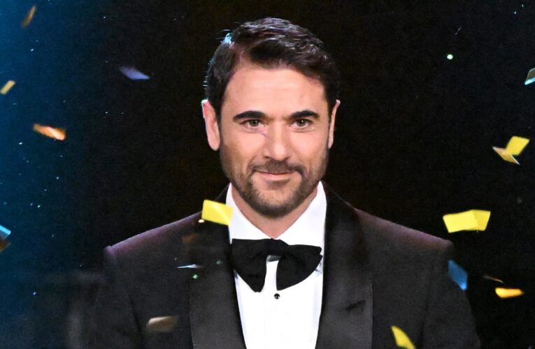 ظهر بالجلابية.. فريق مسلسل “الأمير” يحتفل بعيد ميلاد أحمد عز
