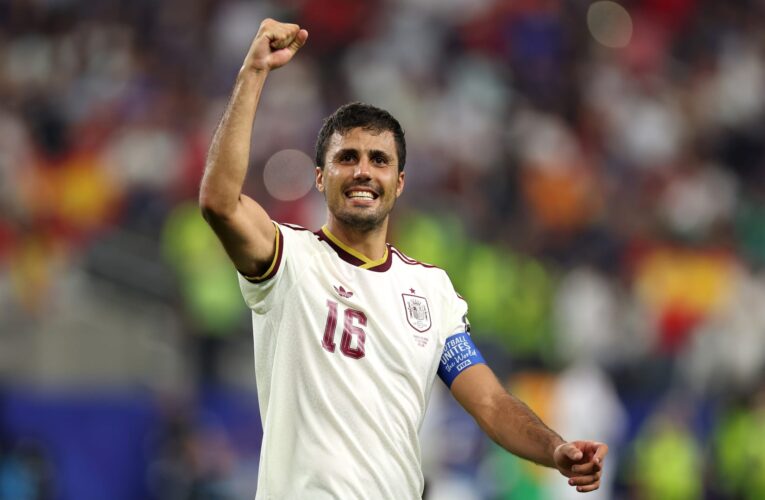 بعد تكهنات انتقاله لريال مدريد.. مدرب السيتي يعلّق على مستقبل رودري
