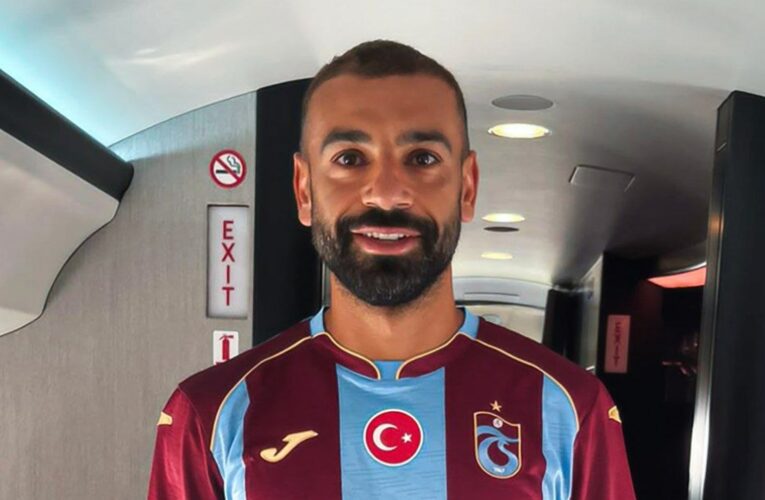 لأول مرة.. محمد صلاح يظهر بقميص طرابزون سبور التركي ويعلق
