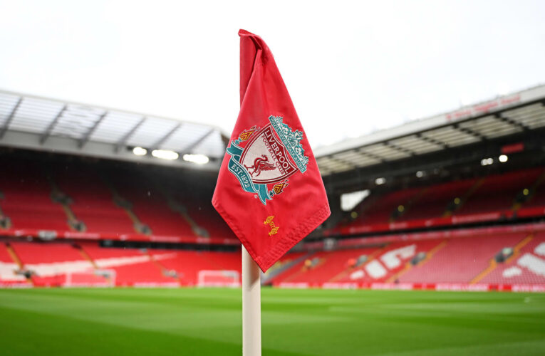 ليفربول يُعلن بيع “حصة أقلية” لتحالف استثماري يضم جيف بيزوس