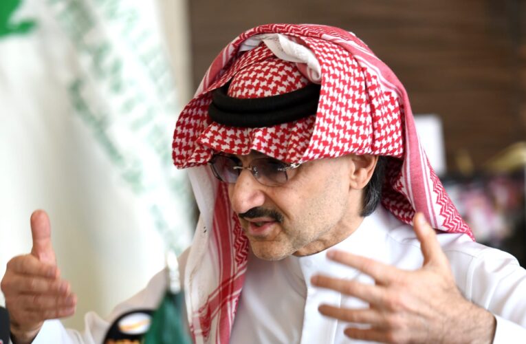 أول تعليق من الوليد بن طلال بعد استحواذ الشركة القابضة على 70% من ملكية الهلال