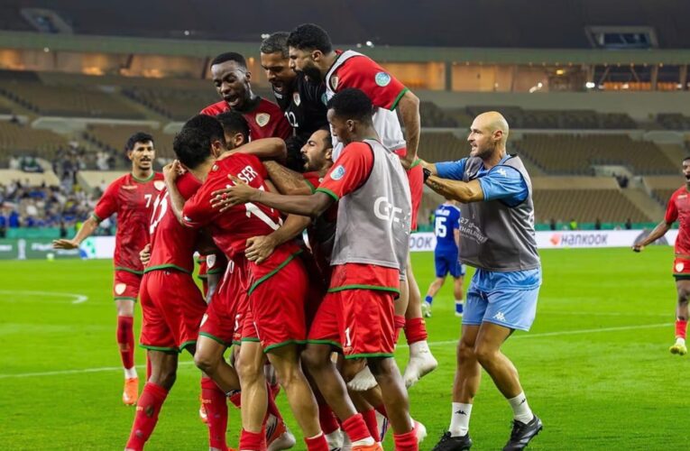 كاد أن يحول الأفراح إلى خيبة أمل.. احتفال لاعب عُمان أمام الكويت يثير جدلًا